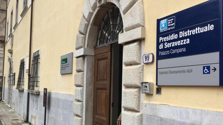 Il presidio sanitario distrettuale di Seravezza (foto di archivio)