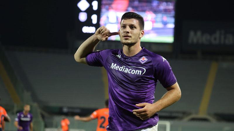 Luka Jovic è pronto per rimettersi al centro dell’attacco della Fiorentina: fin qui, coi viola, ha segnato 7 gol tra campionato (3) e Conference League