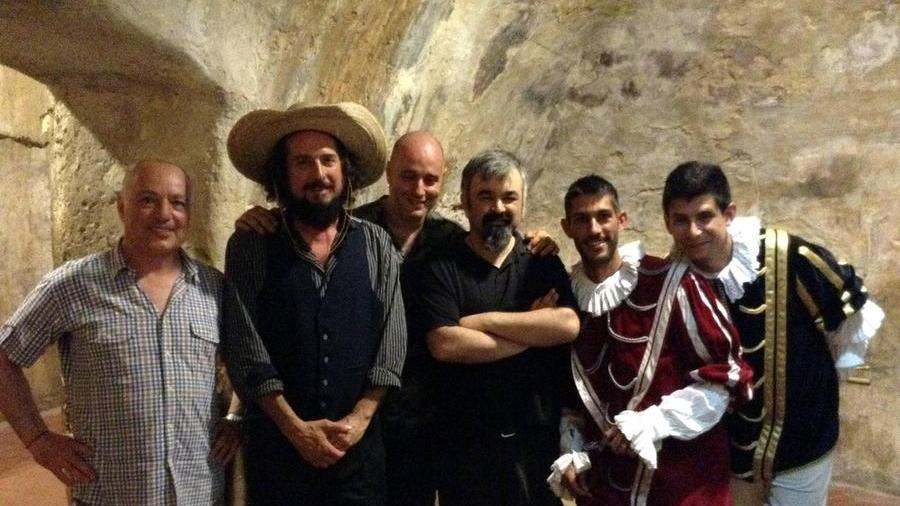 A sinistra Gianni Mancosu, al suo fianco Vinicio Capossela