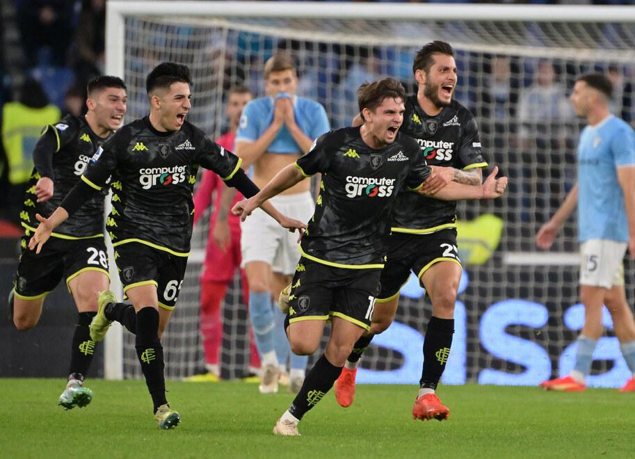 Razvan Marin esulta dopo il gol al 94’ contro la Lazio