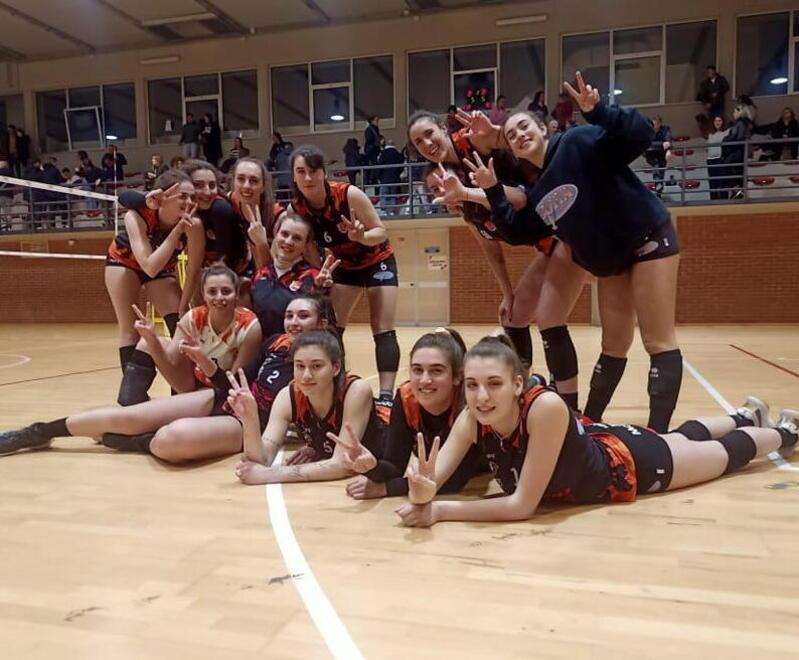 Le ragazze del Mc Donald’s Porcari volley durante una partita disputata al PalaCavanis. Nel debutto del 2023 la squadra guidata da coach Luchetti ha vinto al tie break il derby con la Pallavolo Pantera Lucca