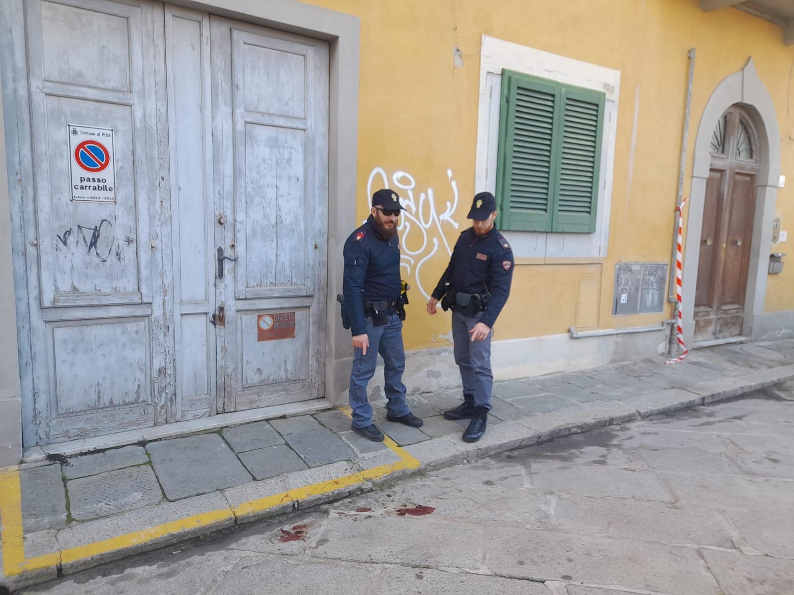 Pisa, anziano massacrato in strada. Il testimone: «Ho sentito le urla, ho visto una scena che non scorderò mai»