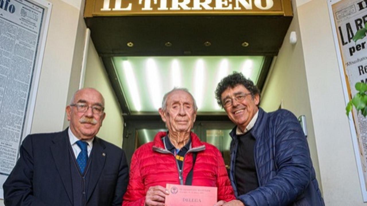 Al centro Elio Agretti