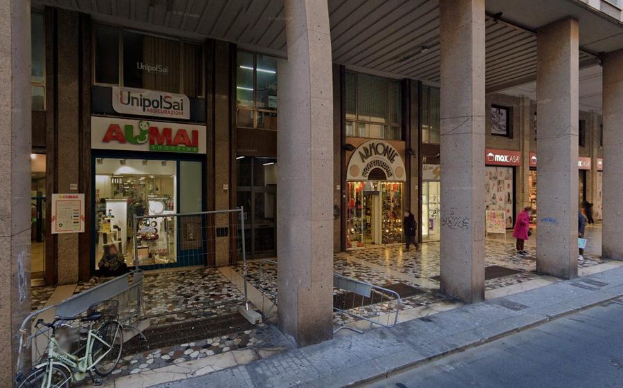 
	Il negozio Aumai di via Grande (foto d'archivio)

