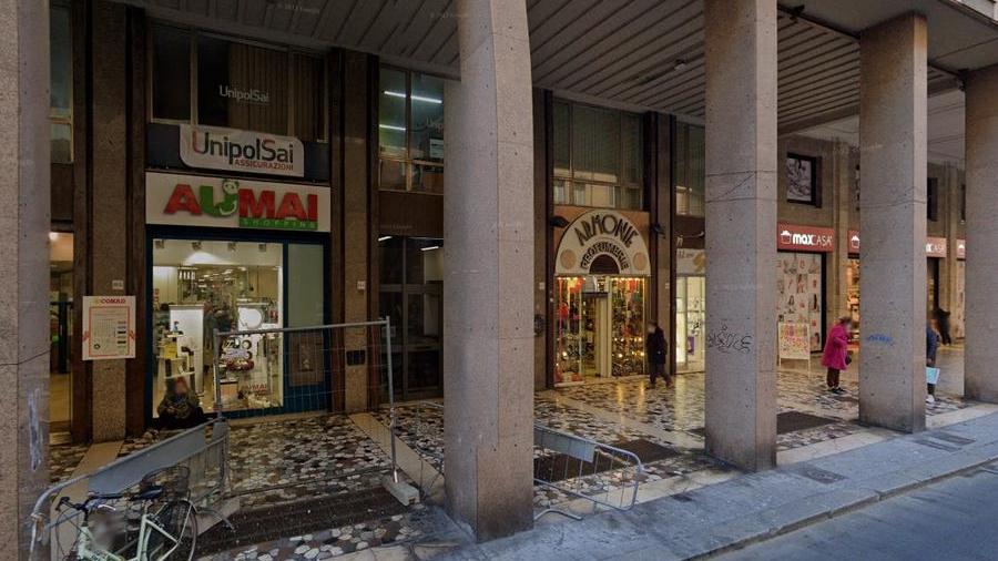 Il negozio Aumai di via Grande (foto d'archivio)
