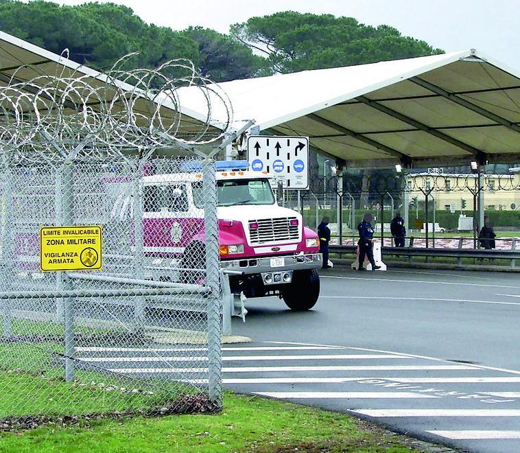L’ingresso di Camp Darby a Tirrenia