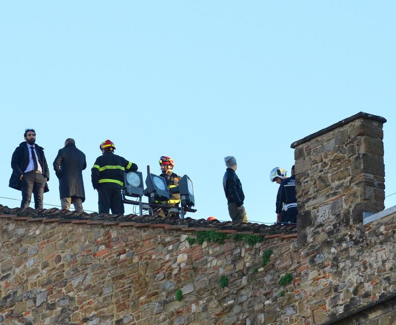 Firenze, anarchici a Palazzo Vecchio: «C’è chi li ha aiutati nel blitz, sono saliti dalla scala che porta alla stanza di Nardella»