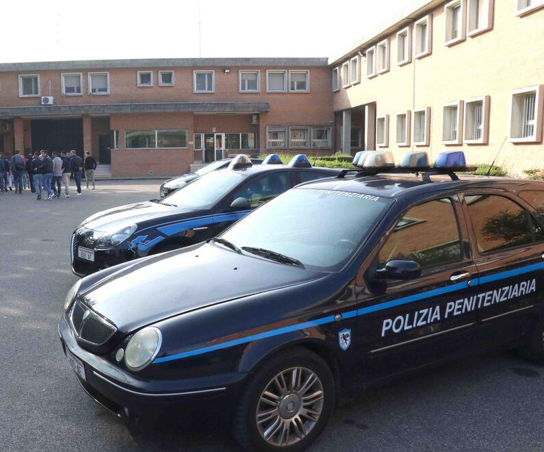 Carcere di Ferrara, agenti aggrediti: «Ora basta, digiuniamo» 