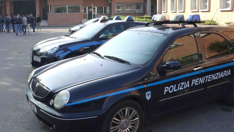 Carcere di Ferrara, agenti aggrediti: «Ora basta, digiuniamo»