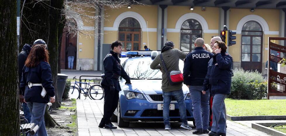 Empoli, giro di vite nella zona della stazione: stop all’alcol per un anno contro movida e risse