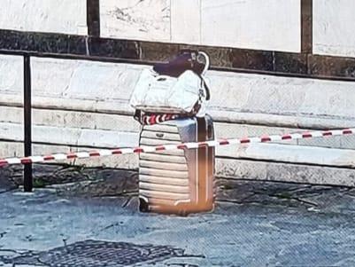 Trolley sospetto in piazza Duomo a Firenze: scatta l’allarme bomba, ma è solo la bislacca idea di due turisti coreani
