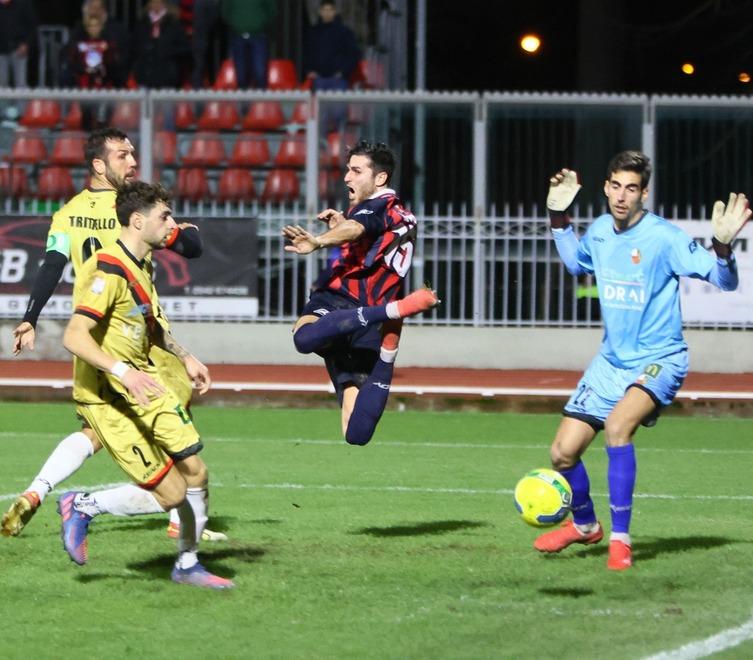 Lucchese, nuovi soci bussano alla porta. Intanto arriva il derby 