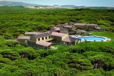 
	Una veduta della pineta di Is Arenas di cui si nota l'albergo

