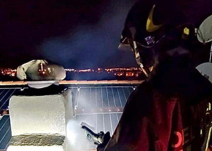 Sassari, incendio di una canna fumaria: evacuato appartamento