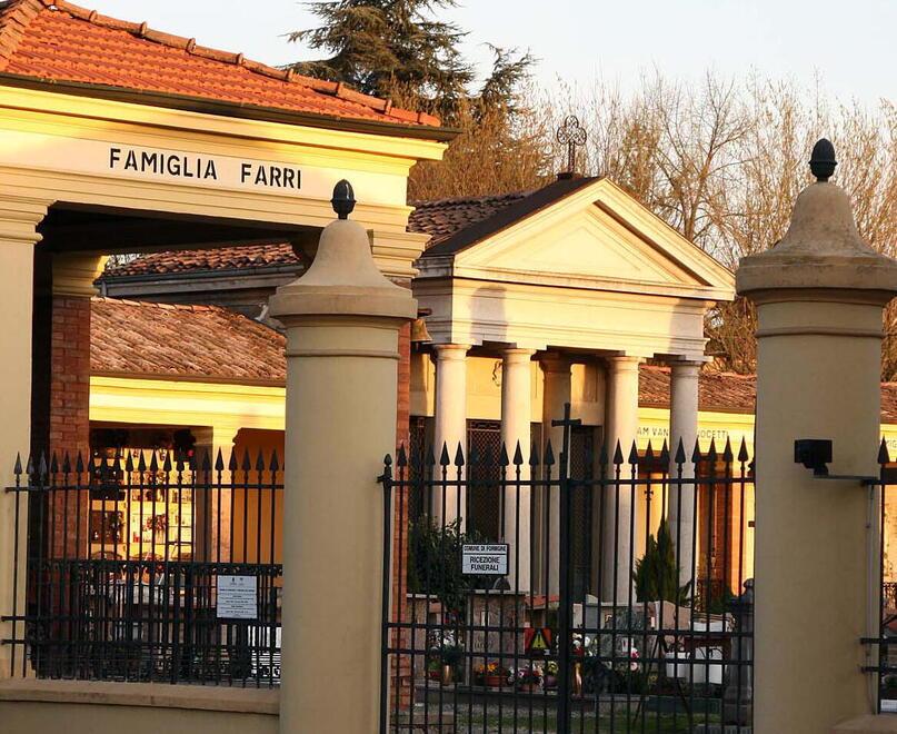 Formigine. Altri furti dalle tombe al cimitero «Hanno rubato due volte da mia figlia» 