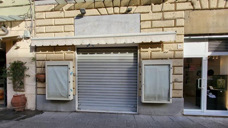 Dopo anni di bilanci in utile, il negozio di calzature chiude: «Pensavo di arrivarci alla pensione»