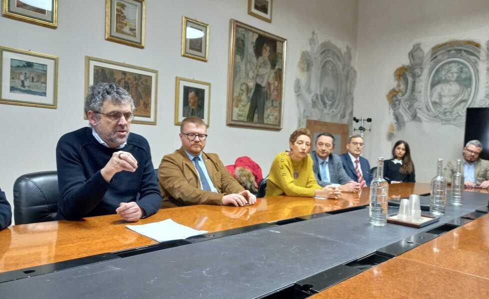 Ecco le Botteghe della salute per gli anziani smarriti nel web