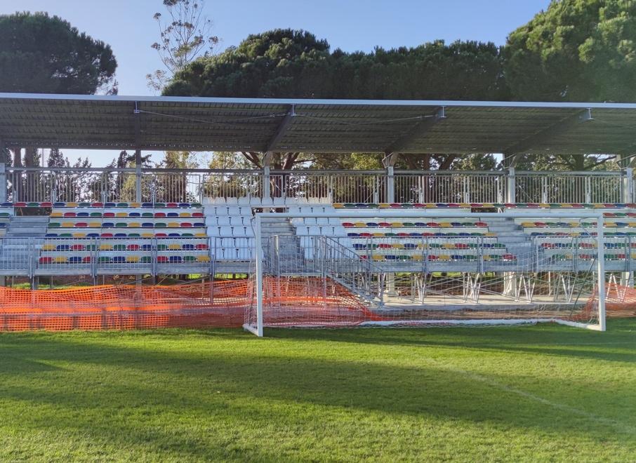 Pronta la tribuna allo stadio Nicoletti. Struttura coperta da 350 posti