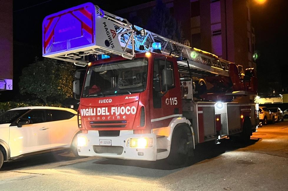 Modena. Donna cade in casa, salvata dai pompieri 