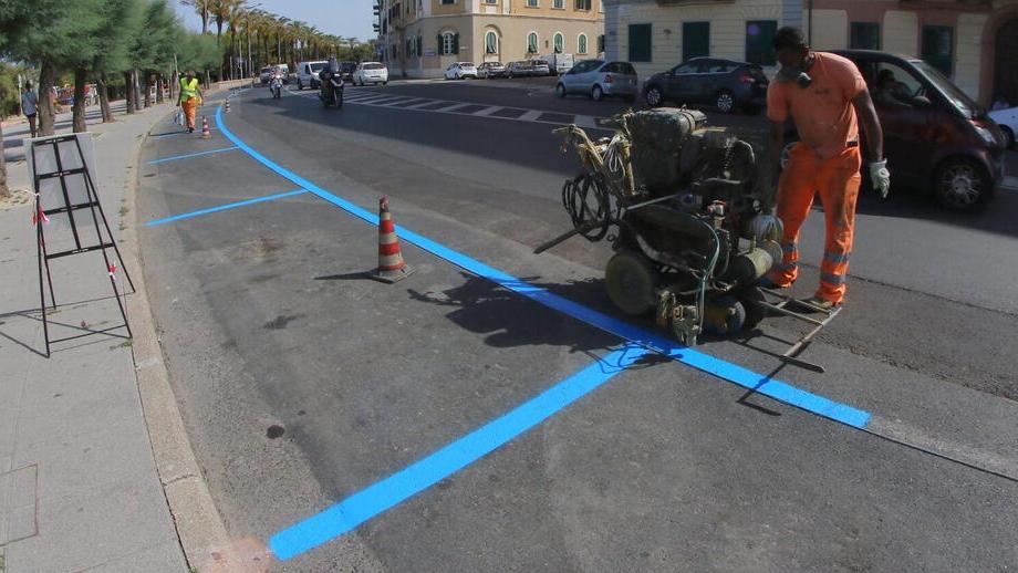 Livorno, rivoluzione lungomare: via metà degli stalli blu. I tempi dell’operazione