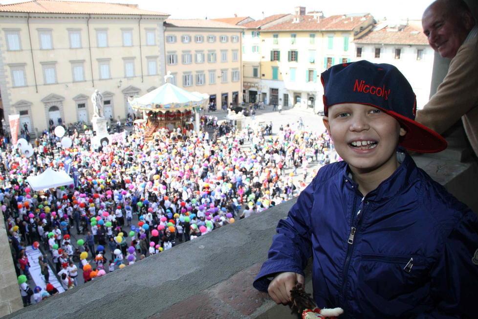 Si fingono membri del Nicco Fans Club e tentano la truffa 