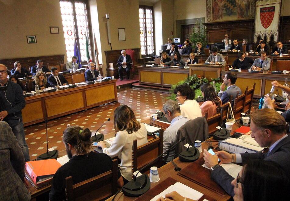 Cibo rimasto invenduto, ok del Comune alla distribuzione alle famiglie in difficoltà