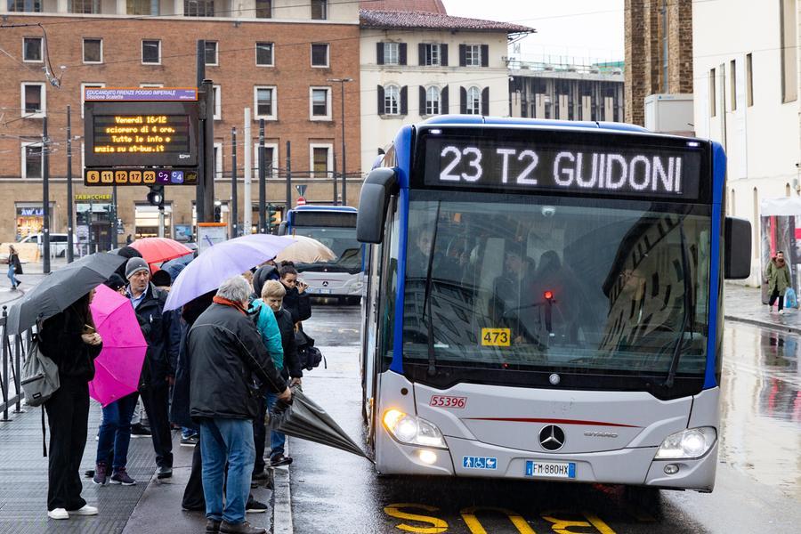 Firenze, chiude via Cavour per un sit-in di protesta: cambiano i percorsi delle linee dei bus 23, 14 e C1