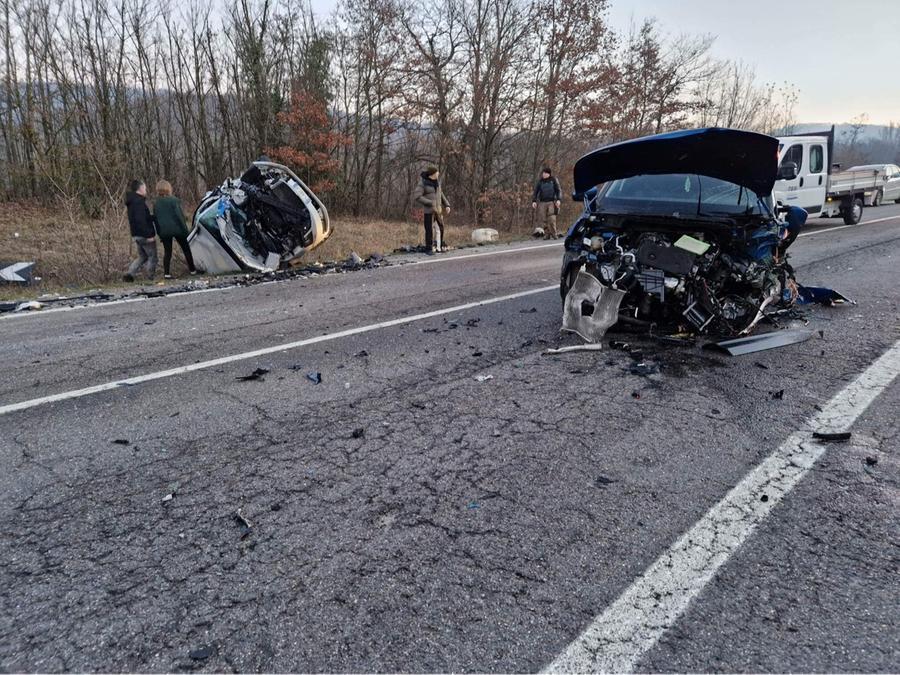 Serramazzoni, schianto frontale sulla Nuova Estense: un morto e quattro feriti
