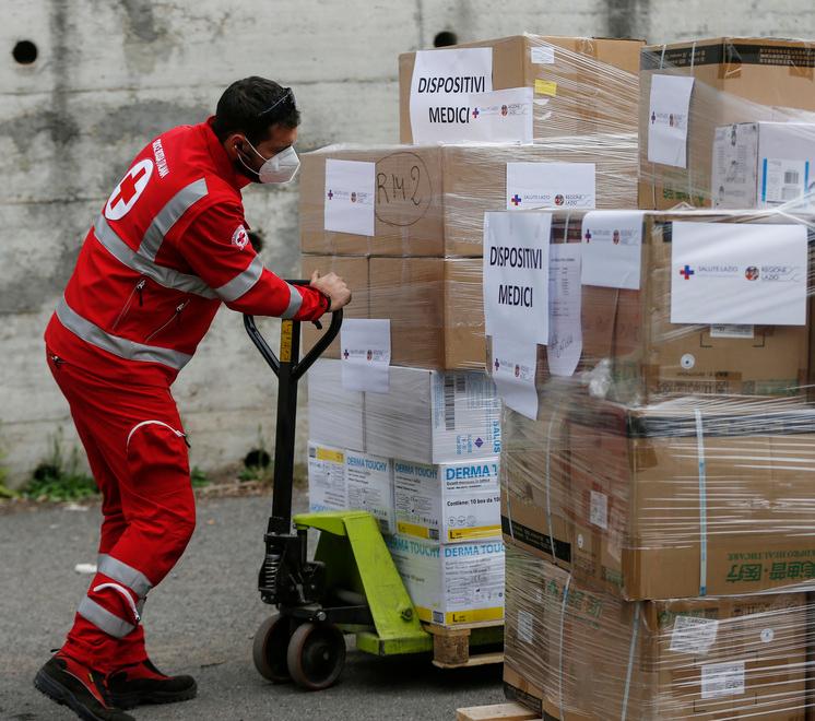 Influenza e Covid, farmacie sarde in crisi: scatta la caccia all’ibuprofene
