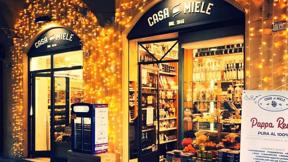 Luminarie accese anche dopo Natale «Così combattiamo il buio in centro»