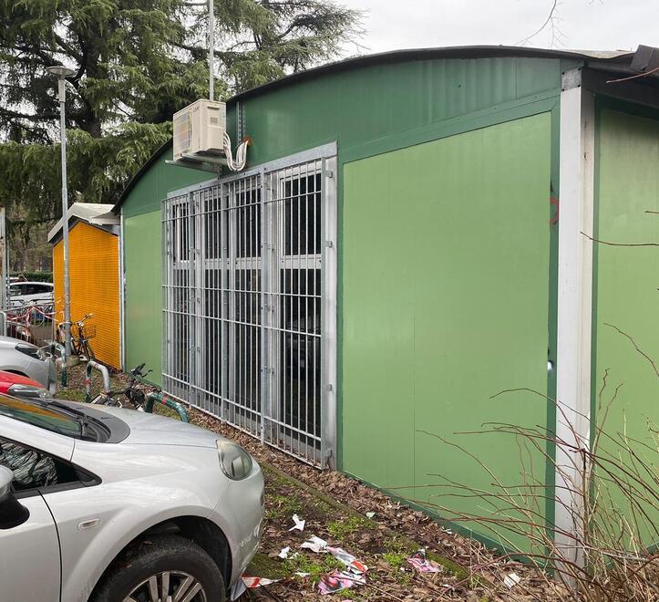 Svastiche e simboli nazi-fascisti ripulita l’area di via Cecati