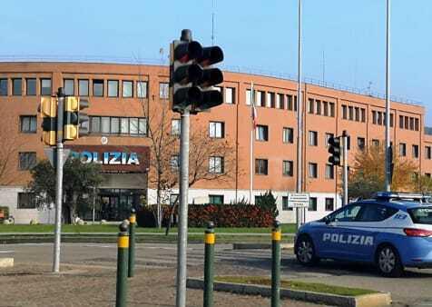 Modena. Negato il permesso di soggiorno Poliziotti aggrediti a morsi 