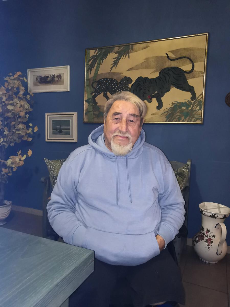 
	Beppe Pancaccini mentre ci riceve oggi che &egrave; sulla sedia a rotelle nella sua casa di Stagno (Collesalvetti)

