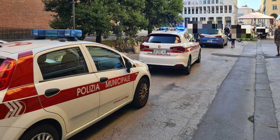 Ipotesi concussione al Comune di Livorno. Il dipendente indagato: «Non ho mai chiesto o preso soldi» 