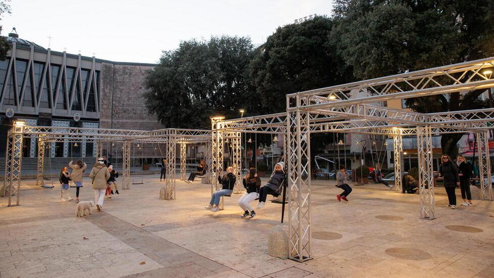 L'l’installazione Flying Bells in piazza del Popolo (foto Nucci)