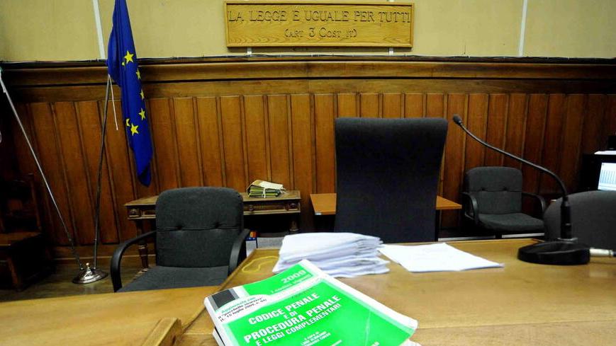 Montecatini, prestazioni hot con furto ai clienti: coppia patteggia