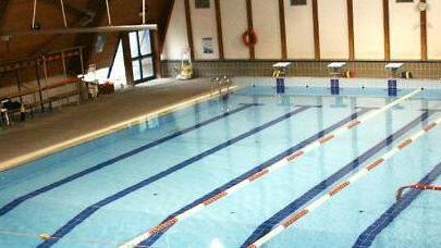 Riapre la piscina comunale di Vada: «Pacchetti per le famiglie»