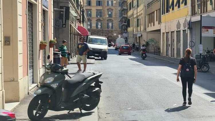 Corso Amedeo e via Magenta, la resistenza di negozi che non si arrendono: «Noi, luce per la città»