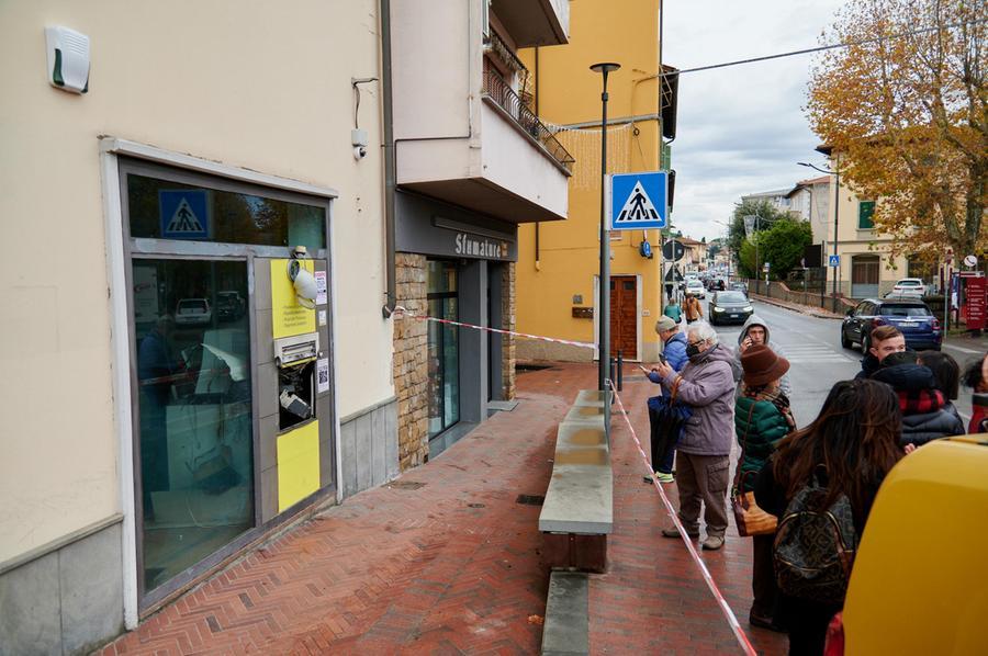
	L&rsquo;ufficio postale di via Caverni a Montelupo il giorno dopo il maxi furto

