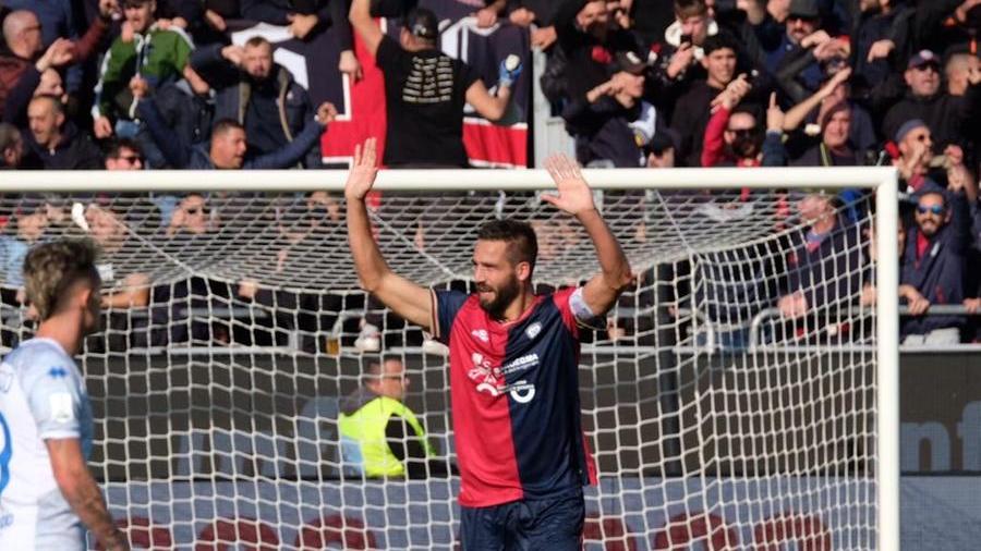 Pavoletti esulta dopo il gol dell'1-0 (foto mario rosas)