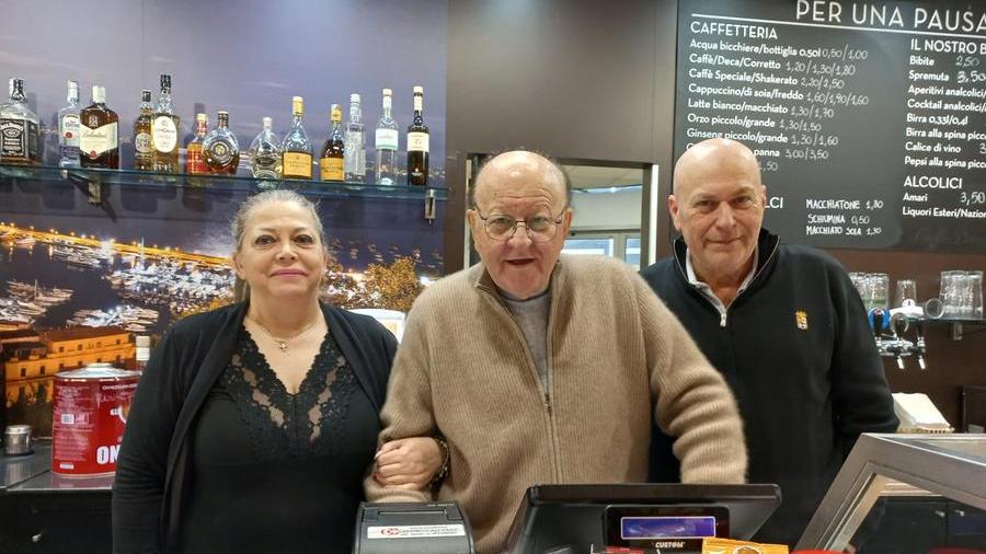 Selfie, autografi e foto ricordo per l’attore Massimo Boldi a Borgogioso