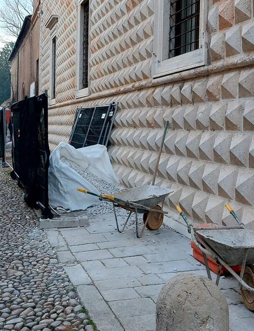 Ferrara, è una corsa contro il tempo per il restauro dei Diamanti 