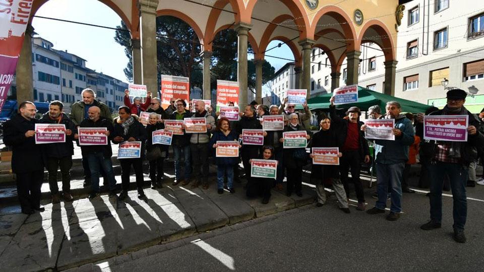 Firenze torni ai residenti, raccolte 600 firme: «Stop alla speculazione»