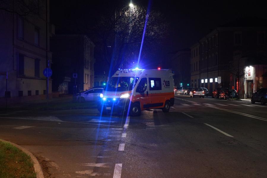 Modena. Sale sul tetto dopo una lite in famiglia e minaccia di buttarsi: salvato
