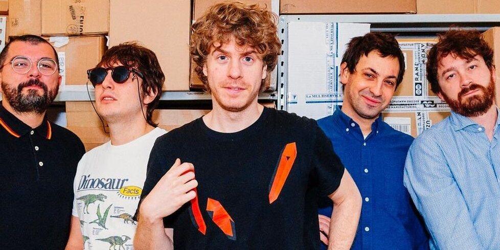 Lo Stato Sociale e la fine dei sogni , anche Brondi coi ragaz bolognesi