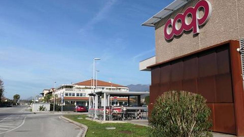 Forte dei Marmi, ladri scatenati vicino alla Coop