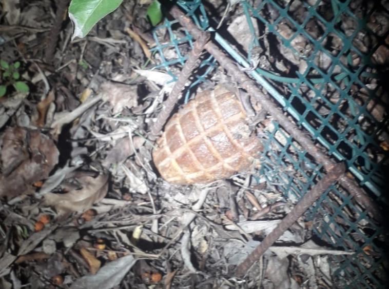 Allarme per una bomba ananas trovata in strada