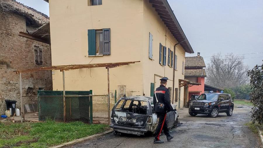 Auto in fiamme nella notte Il rogo è doloso