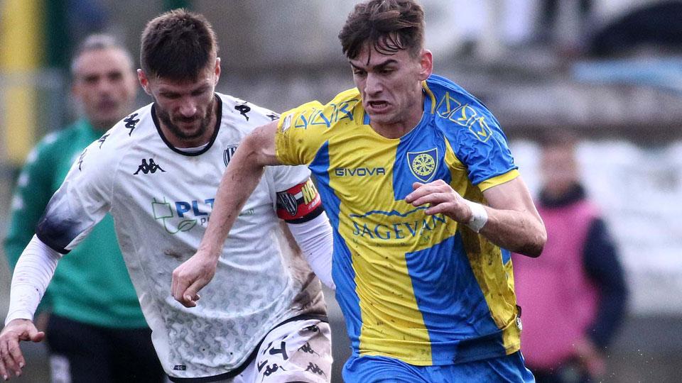 Carrarese, tante assenze ma un Bernardotto in più