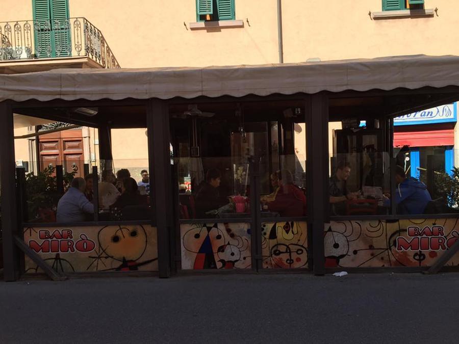 
	L'esterno del bar Mir&ograve; di via Ferrer, a Piombino (foto d'archivio)

